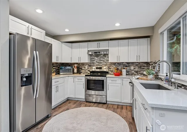 Photo 4 of Single family home for sale at 16217 SE 42nd Place, Bellevue, WA 98006 | MLS# NWM2584520 | Listing updated on 2026-10-02