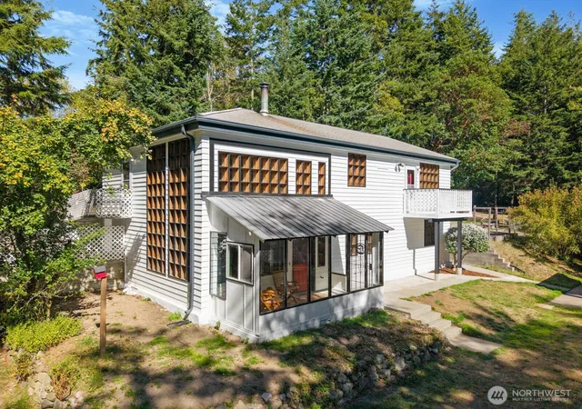 Photo 3 of Sale Pending at 2031 Ocean Spray Ln, Oak Harbor, WA 98277 | MLS# NWM2584522 | Listing updated on 2026-09-30