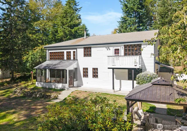 Photo 3 of Sale Pending at 2031 Ocean Spray Ln, Oak Harbor, WA 98277 | MLS# NWM2584522 | Listing updated on 2026-09-30