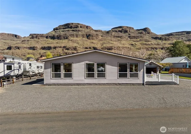 Photo 3 of Manufactured home for sale at 905 /919 Hunter Ave Sw, Quincy, WA 98848 | MLS# NWM2584527 | Listing updated on 2026-09-26