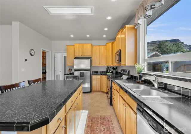 Photo 4 of Manufactured home for sale at 905 /919 Hunter Ave SW, Quincy, WA 98848 | MLS# NWM2584527 | Listing updated on 2026-09-26