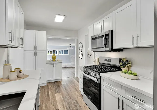 Photo 4 of Single family home for sale at 1321 N Skyline Dr, Tacoma, WA 98406 | MLS# NWM2584529 | Listing updated on 2026-09-23