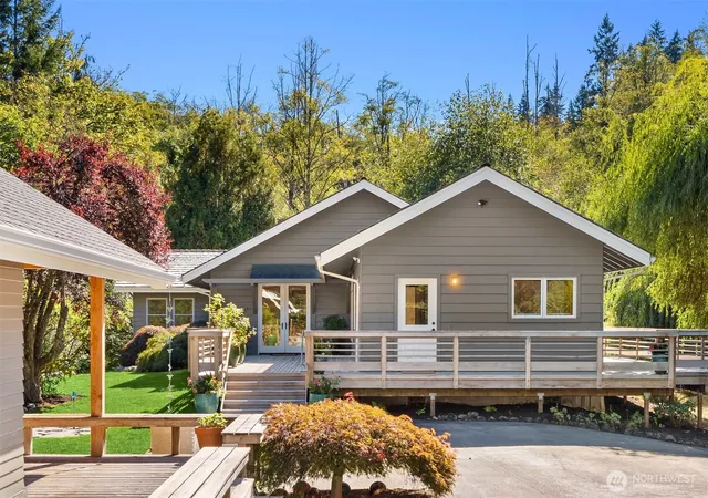 Photo 1 of Single family home for sale at 7183 Ne Eagle Harbor Dr, Bainbridge Island, WA 98110 | MLS# NWM2584558 | Listing updated on 2026-10-01