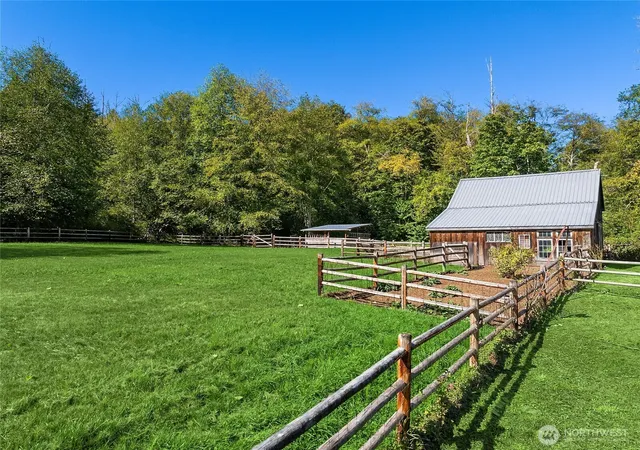 Photo 3 of Single family home for sale at 7183 Ne Eagle Harbor Dr, Bainbridge Island, WA 98110 | MLS# NWM2584558 | Listing updated on 2026-10-01