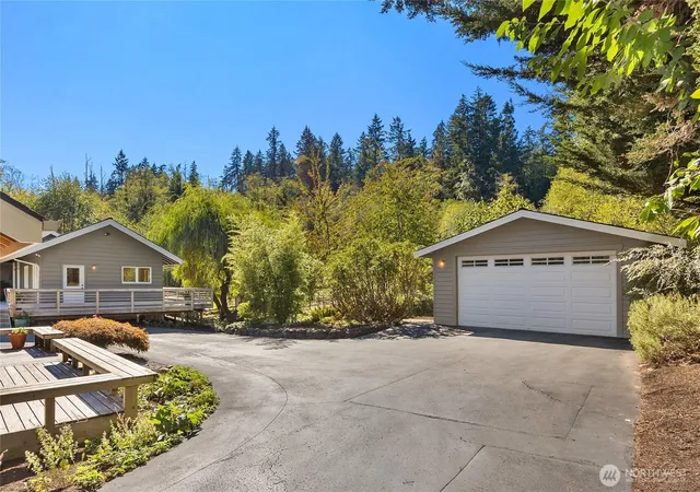 Photo 4 of Single family home for sale at 7183 NE Eagle Harbor Dr, Bainbridge Island, WA 98110 | MLS# NWM2584558 | Listing updated on 2026-10-01