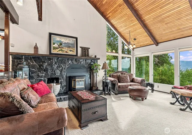 Photo 4 of Single family home for sale at 338 E State Route 4, Cathlamet, WA 98612 | MLS# NWM2584561 | Listing updated on 2026-09-29