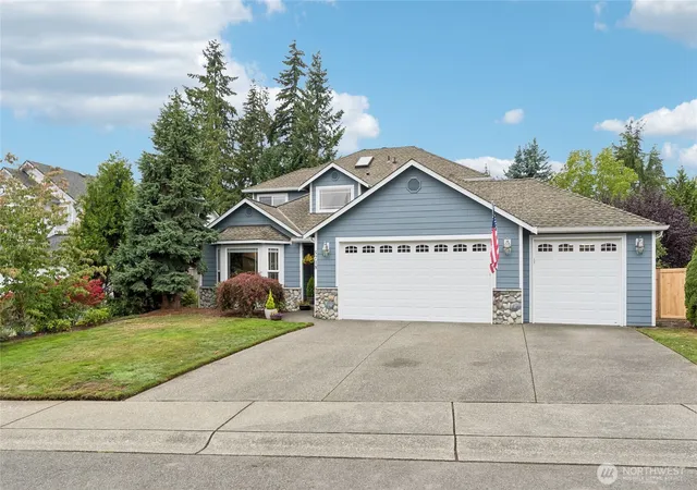 Single family home for sale at 5718 Hillpointe Cir, Lynnwood, WA 98037 | MLS# NWM2584568