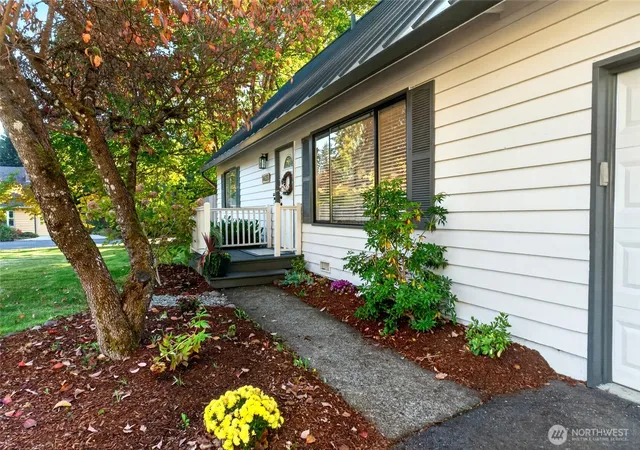 Photo 3 of Single family home for sale at 14620 SE 140th Street, Renton, WA 98059 | MLS# NWM2584570 | Listing updated on 2026-10-09