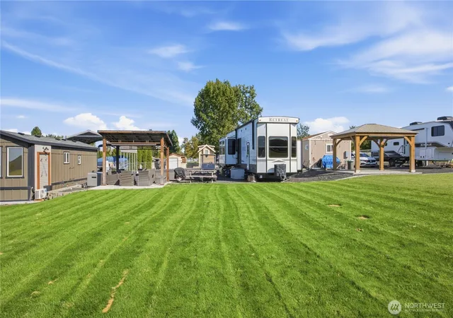 Photo 4 of Manufactured home for sale at 8206 Desert Greens Lp SE, Othello, WA 99344 | MLS# NWM2584577 | Listing updated on 2026-09-19