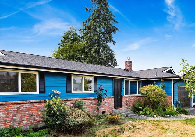 Photo 3 of Single family home for sale at 875 Adelia St, Blaine, WA 98230 | MLS# NWM2584580 | Listing updated on 2026-09-19