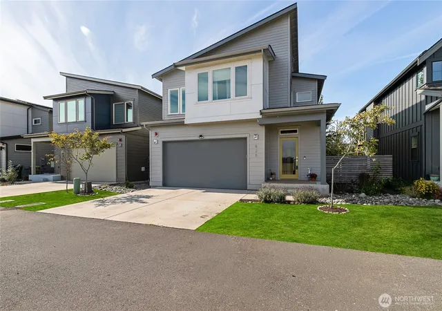 Single family home for sale at 825 Northview St, Bellingham, WA 98226 | MLS# NWM2584590