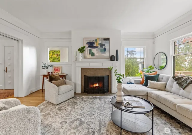 Photo 3 of Single family home for sale at 419 Wheeler St, Seattle, WA 98109 | MLS# NWM2584594 | Listing updated on 2026-10-01