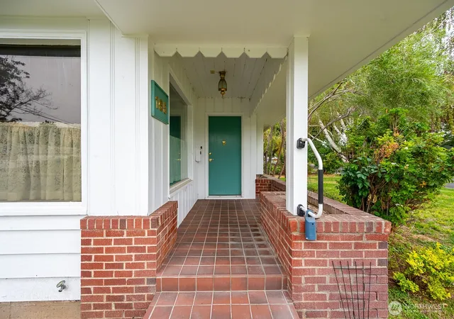 Photo 3 of Single family home for sale at 165 D St Sw, Ephrata, WA 98823 | MLS# NWM2584598 | Listing updated on 2026-09-22