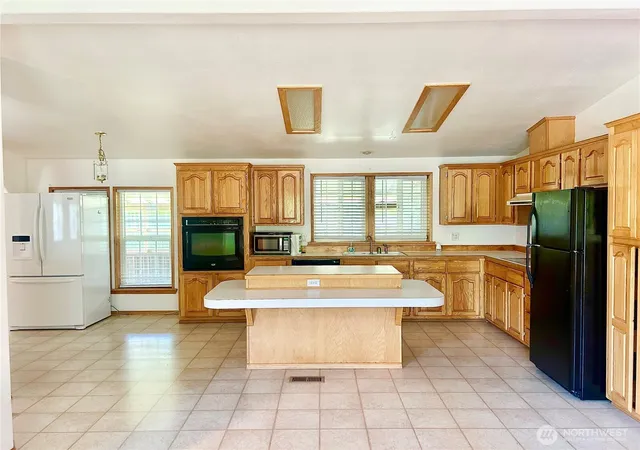 Photo 3 of Manufactured home for sale at 234 Se East St, Forks, WA 98331 | MLS# NWM2584602 | Listing updated on 2026-09-22