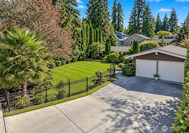Photo 3 of Condo for sale at 2526 204th Street SW, Lynnwood, WA 98036 | MLS# NWM2584621 | Listing updated on 2026-10-17