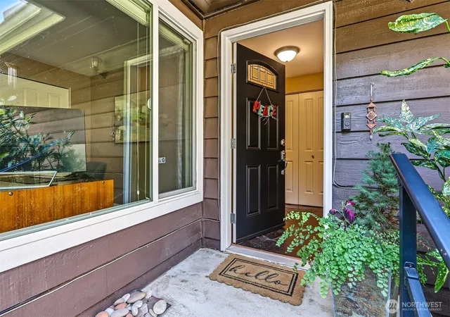 Photo 4 of Condo for sale at 2526 204th Street SW, Lynnwood, WA 98036 | MLS# NWM2584621 | Listing updated on 2026-10-17