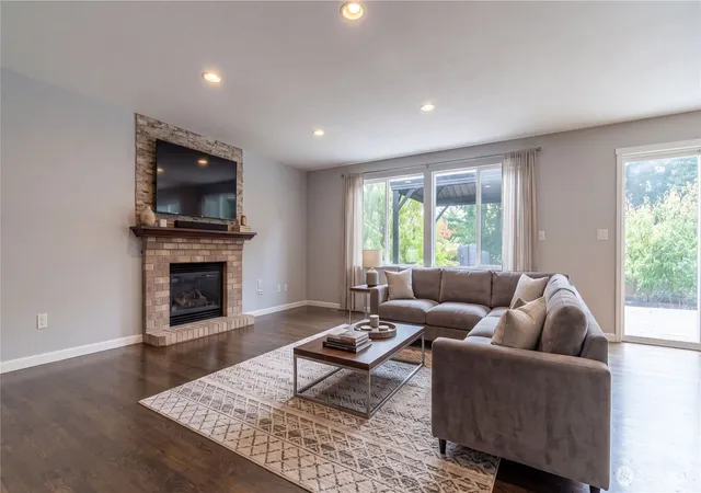 Photo 3 of Sale Pending at 12835 Se 176th Street, Renton, WA 98058 | MLS# NWM2584625 | Listing updated on 2026-10-07
