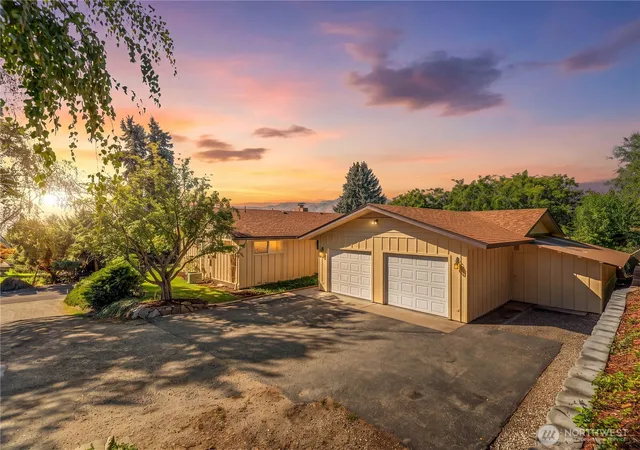 Photo 1 of Single family home for sale at 116 View Ridge Cir, Wenatchee, WA 98801 | MLS# NWM2584640 | Listing updated on 2026-10-01
