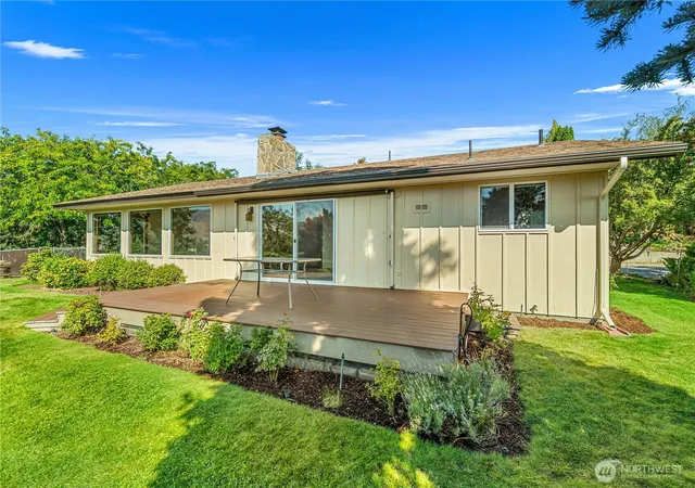 Photo 3 of Single family home for sale at 116 View Ridge Cir, Wenatchee, WA 98801 | MLS# NWM2584640 | Listing updated on 2026-10-01