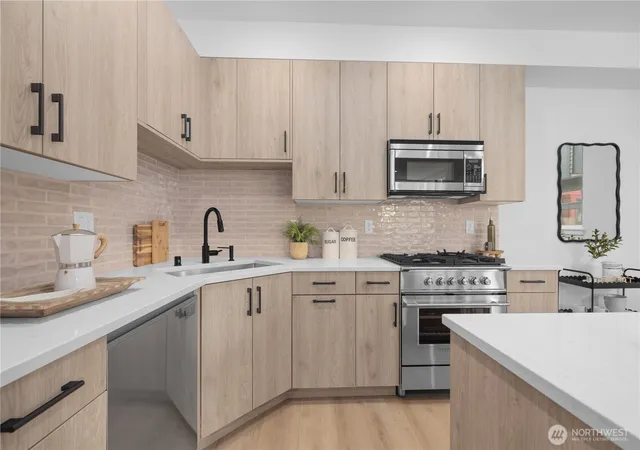 Photo 4 of Condo for sale at 6538 B Latona Ave NE, Seattle, WA 98115 | MLS# NWM2584641 | Listing updated on 2026-10-02