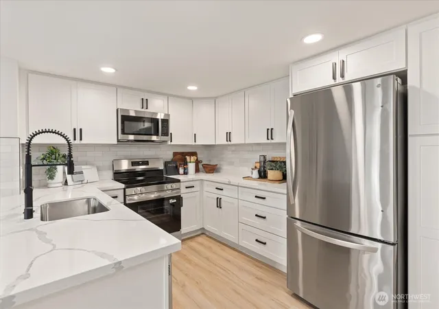 Photo 1 of Townhouse for sale at 1035 156th Avenue Ne #33, Bellevue, WA 98007 | MLS# NWM2584645 | Listing updated on 2026-09-30