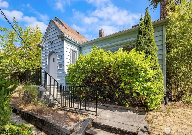 Photo 2 of Single family home for sale at 3838 38th Avenue S, Seattle, WA 98118 | MLS# NWM2584649 | Listing updated on 2026-10-01