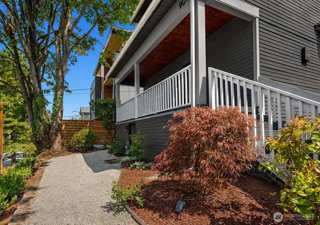Photo 3 of Single family home for sale at 906 29th Avenue, Seattle, WA 98122 | MLS# NWM2584650 | Listing updated on 2026-10-02