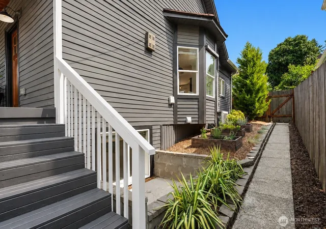 Photo 4 of Single family home for sale at 906 29th Avenue, Seattle, WA 98122 | MLS# NWM2584650 | Listing updated on 2026-10-02