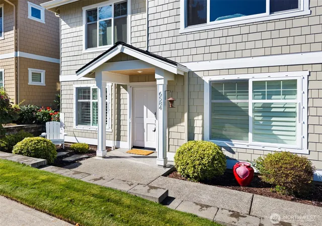 Photo 3 of Condo for sale at 6584 Hunt Highlands Loop #28, Gig Harbor, WA 98335 | MLS# NWM2584654 | Listing updated on 2026-10-01