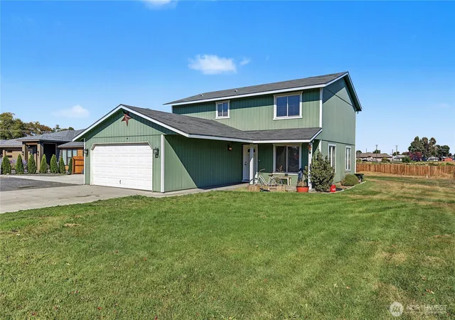 Photo 3 of Single family home for sale at 2033 Rd H2 Ne, Moses Lake, WA 98837 | MLS# NWM2584656 | Listing updated on 2026-09-22