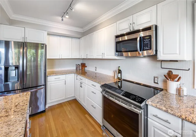 Photo 3 of Condo for sale at 1758 Dexter Ave N #5, Seattle, WA 98109 | MLS# NWM2584657 | Listing updated on 2026-09-29
