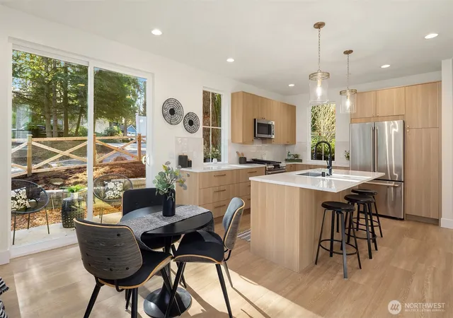 Photo 4 of Townhouse for sale at 11810 NE 103rd Place, Kirkland, WA 98033 | MLS# NWM2584684 | Listing updated on 2026-09-23