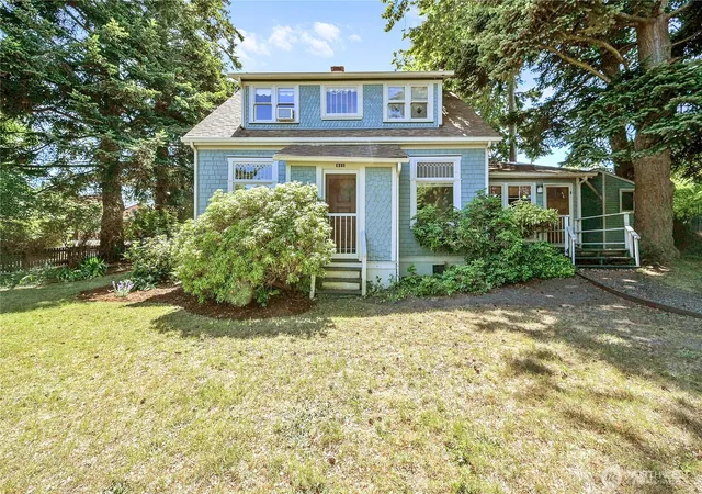 Photo 1 of Sale Pending at 911 Tyler St, Port Townsend, WA 98368 | MLS# NWM2584689 | Listing updated on 2026-09-22