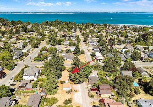 Photo 2 of Sale Pending at 911 Tyler St, Port Townsend, WA 98368 | MLS# NWM2584689 | Listing updated on 2026-09-22