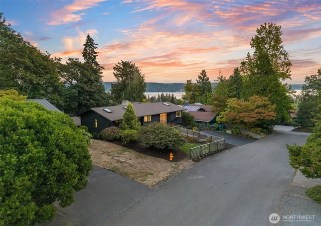 Photo 2 of Single family home for sale at 4234 Ne 89th Street, Seattle, WA 98115 | MLS# NWM2584702 | Listing updated on 2026-10-13
