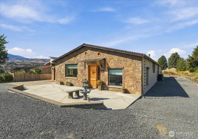 Photo 1 of Single family home for sale at 1396 S Tyee Ave, East Wenatchee, WA 98802 | MLS# NWM2584705 | Listing updated on 2026-10-03
