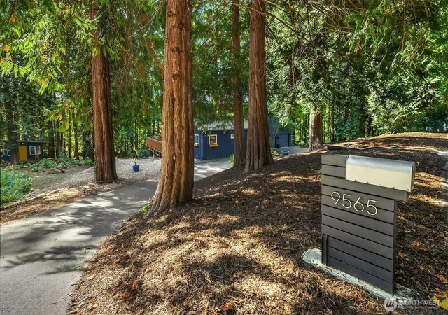 Photo 3 of Single family home for sale at 9565 Ne Daniel Ct, Bainbridge Island, WA 98110 | MLS# NWM2584714 | Listing updated on 2026-09-30