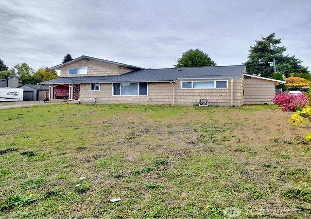 Photo 3 of Single family home for sale at 15825 8th Avenue NE, Shoreline, WA 98155 | MLS# NWM2584727 | Listing updated on 2026-10-15
