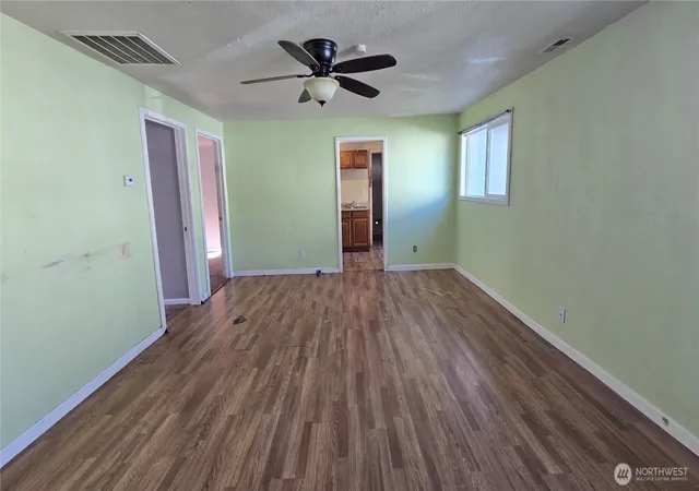 Photo 3 of Single family home for sale at 307 W Summa St, Centralia, WA 98531 | MLS# NWM2584731 | Listing updated on 2026-09-22