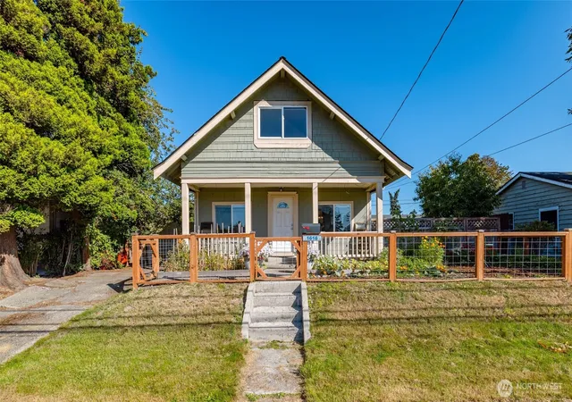 Photo 2 of Single family home for sale at 1616 12th Street, Anacortes, WA 98221 | MLS# NWM2584748 | Listing updated on 2026-10-01