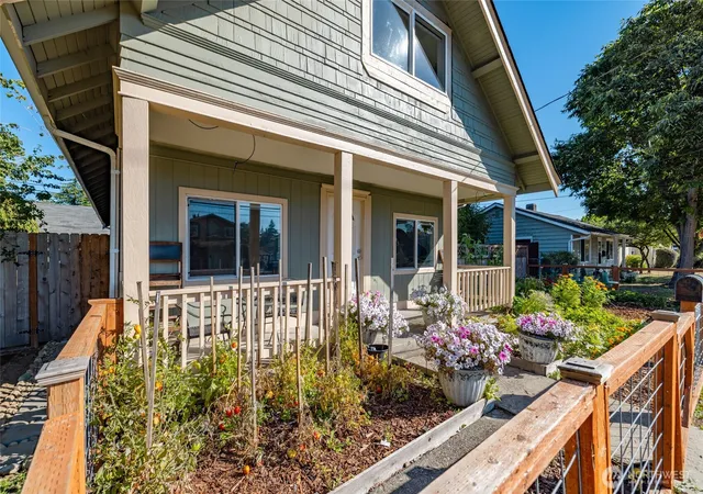 Photo 4 of Single family home for sale at 1616 12th Street, Anacortes, WA 98221 | MLS# NWM2584748 | Listing updated on 2026-10-01