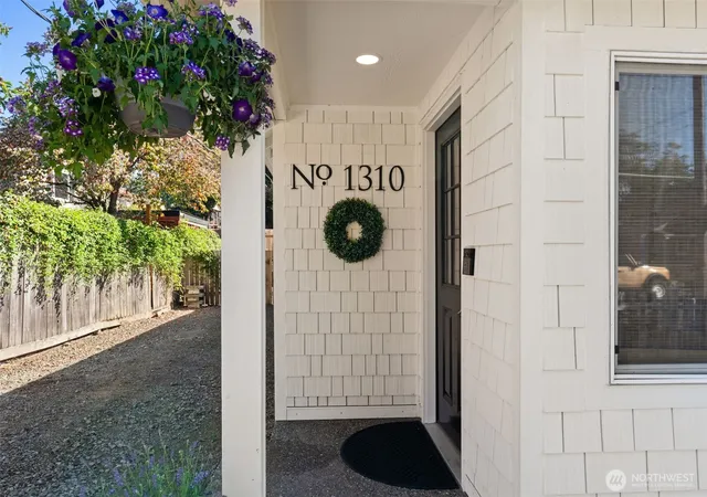 Photo 2 of Sale Pending at 1310 N Montgomery Ave, Bremerton, WA 98312 | MLS# NWM2584755 | Listing updated on 2026-10-01