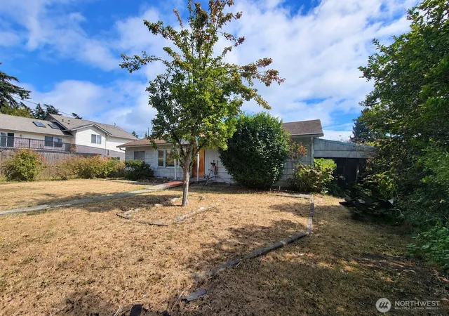 Photo 2 of Sale Pending at 3460 Forest Dr Ne, Bremerton, WA 98310 | MLS# NWM2584758 | Listing updated on 2026-10-01