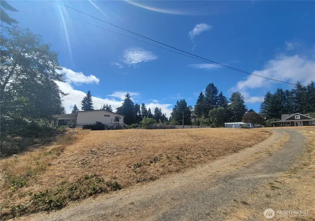 Photo 4 of Sale Pending at 3460 Forest Dr NE, Bremerton, WA 98310 | MLS# NWM2584758 | Listing updated on 2026-10-01
