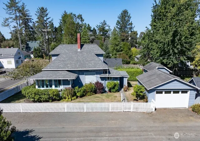 Photo 2 of Single family home for sale at 4002 K Pl, Seaview, WA 98644 | MLS# NWM2584769 | Listing updated on 2026-09-21