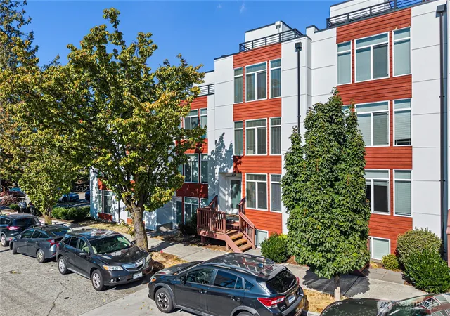 Townhouse for sale at 414 NE 73rd Street, Seattle, WA 98115 | MLS# NWM2584772