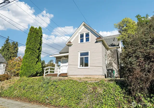 Photo 3 of Single family home for sale at 6558 16th Avenue Nw, Seattle, WA 98117 | MLS# NWM2584775 | Listing updated on 2026-09-29