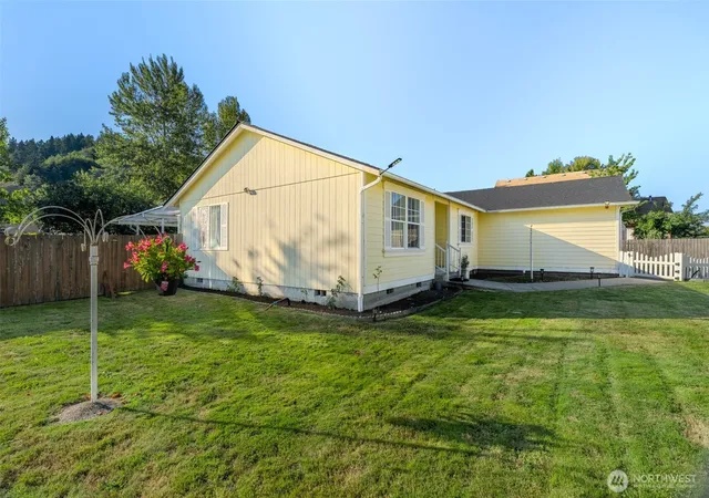 Photo 3 of Single family home for sale at 559 Algona Blvd N, Algona, WA 98001 | MLS# NWM2584783 | Listing updated on 2026-10-01