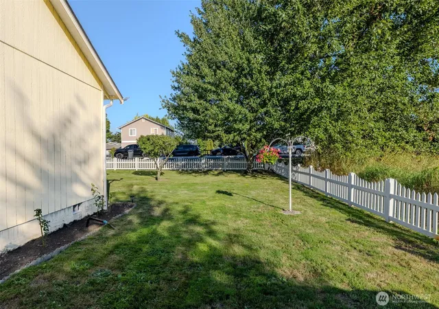 Photo 4 of Single family home for sale at 559 Algona Blvd N, Algona, WA 98001 | MLS# NWM2584783 | Listing updated on 2026-10-01