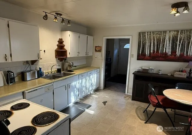 Photo 3 of Sale Pending at 4802 S American Lake Blvd, Tacoma, WA 98409 | MLS# NWM2584789 | Listing updated on 2026-09-21
